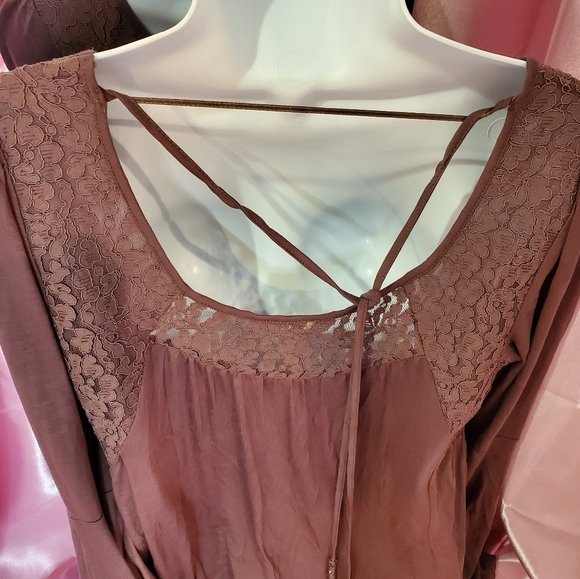 Bell sleeve lace tunic - Picture 6 of 10